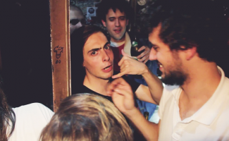 Un still de 'Madrid no está muerta' Los Wallas, Los Nastys, Madrid, Wurlitzer, backstage, Deers, bandas, indies, pop, emergentes, garaje, The Parrots, Ground Control